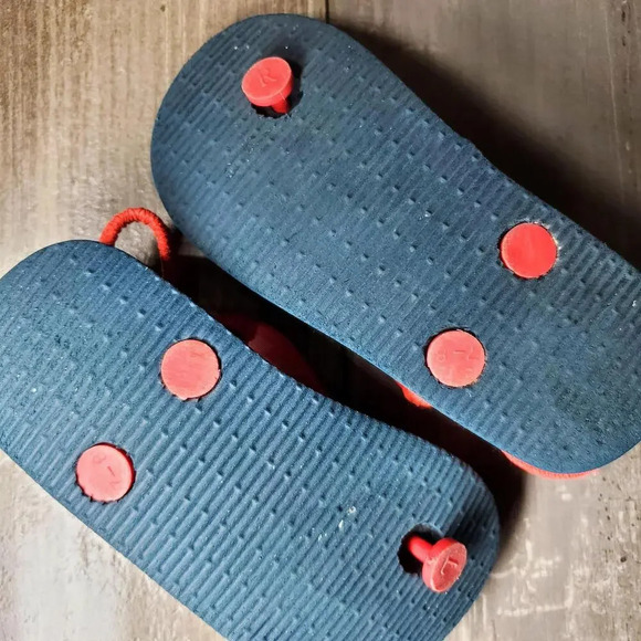 Cat & Jack Toddler Flip Flop Shark Sandals Size 7-8 - Picture 3 of 7